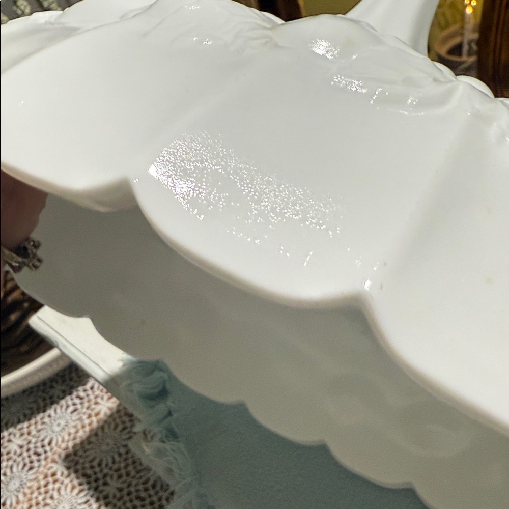 Flash sale🔥💥White Embossed Indiana milk glass fruit bowl footed harvest grape - Picture 10 of 12